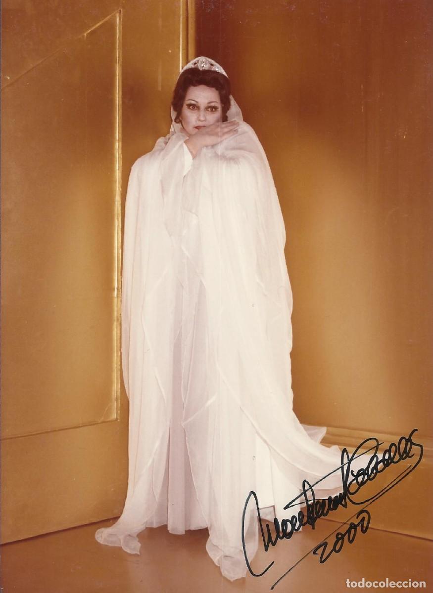 Aut&oacute;grafos antiguos de cantantes y m&uacute;sicos: Montserrat Caball&eacute;. Fotograf&iacute;a firmada. 2000. Diva. &Oacute;pera. Cantante. 17,5x12,5 cm.