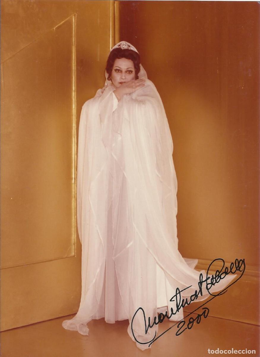 Aut&oacute;grafos antiguos de cantantes y m&uacute;sicos: Montserrat Caball&eacute;. Fotograf&iacute;a firmada. 2000. Diva. &Oacute;pera. Cantante. 17,5x12,5 cm.