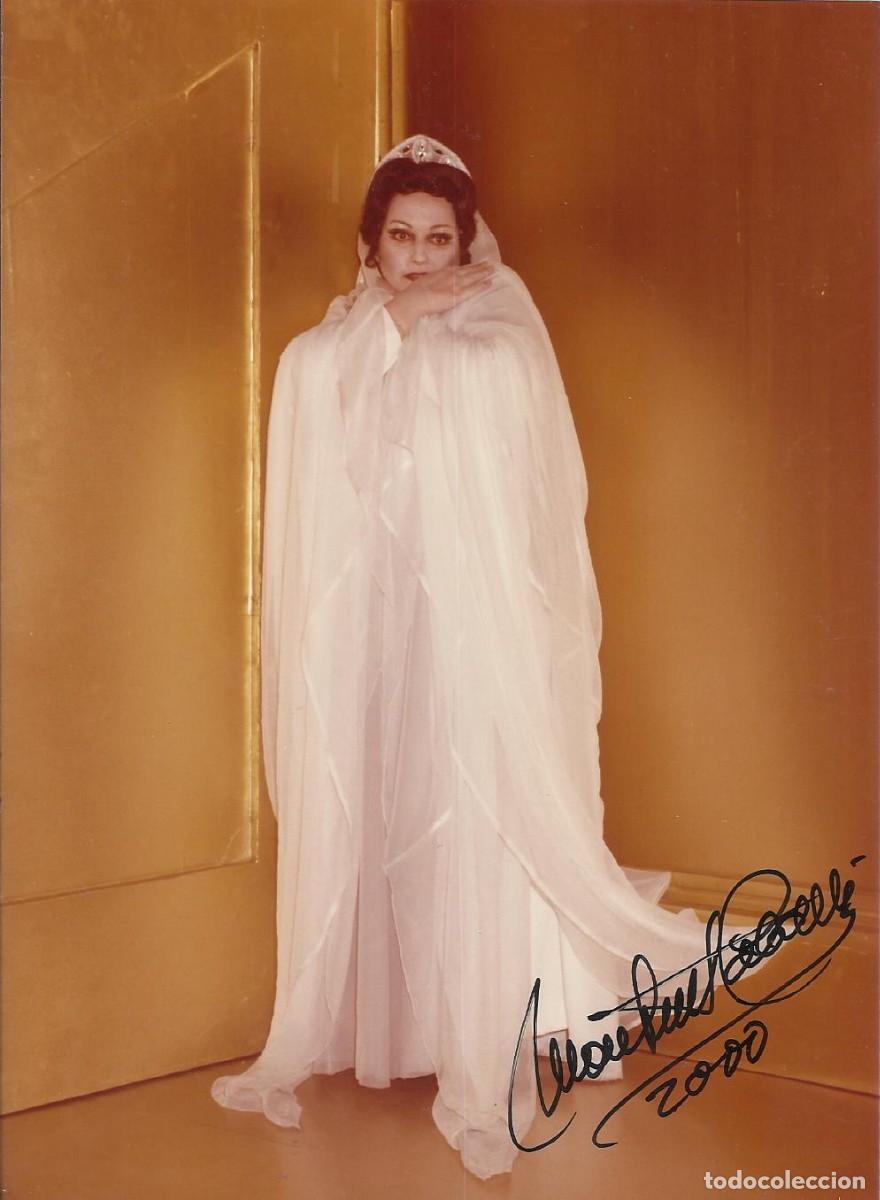 Aut&oacute;grafos antiguos de cantantes y m&uacute;sicos: Montserrat Caball&eacute;. Fotograf&iacute;a firmada. 2000. Diva. &Oacute;pera. Cantante. 17,5x12,5 cm.