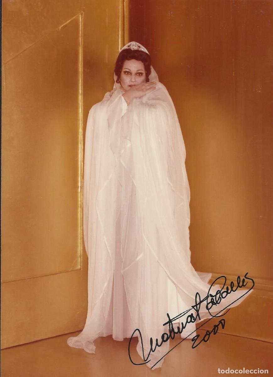 Aut&oacute;grafos antiguos de cantantes y m&uacute;sicos: Montserrat Caball&eacute;. Fotograf&iacute;a firmada. 2000. Diva. &Oacute;pera. Cantante. 17,5x12,5 cm.