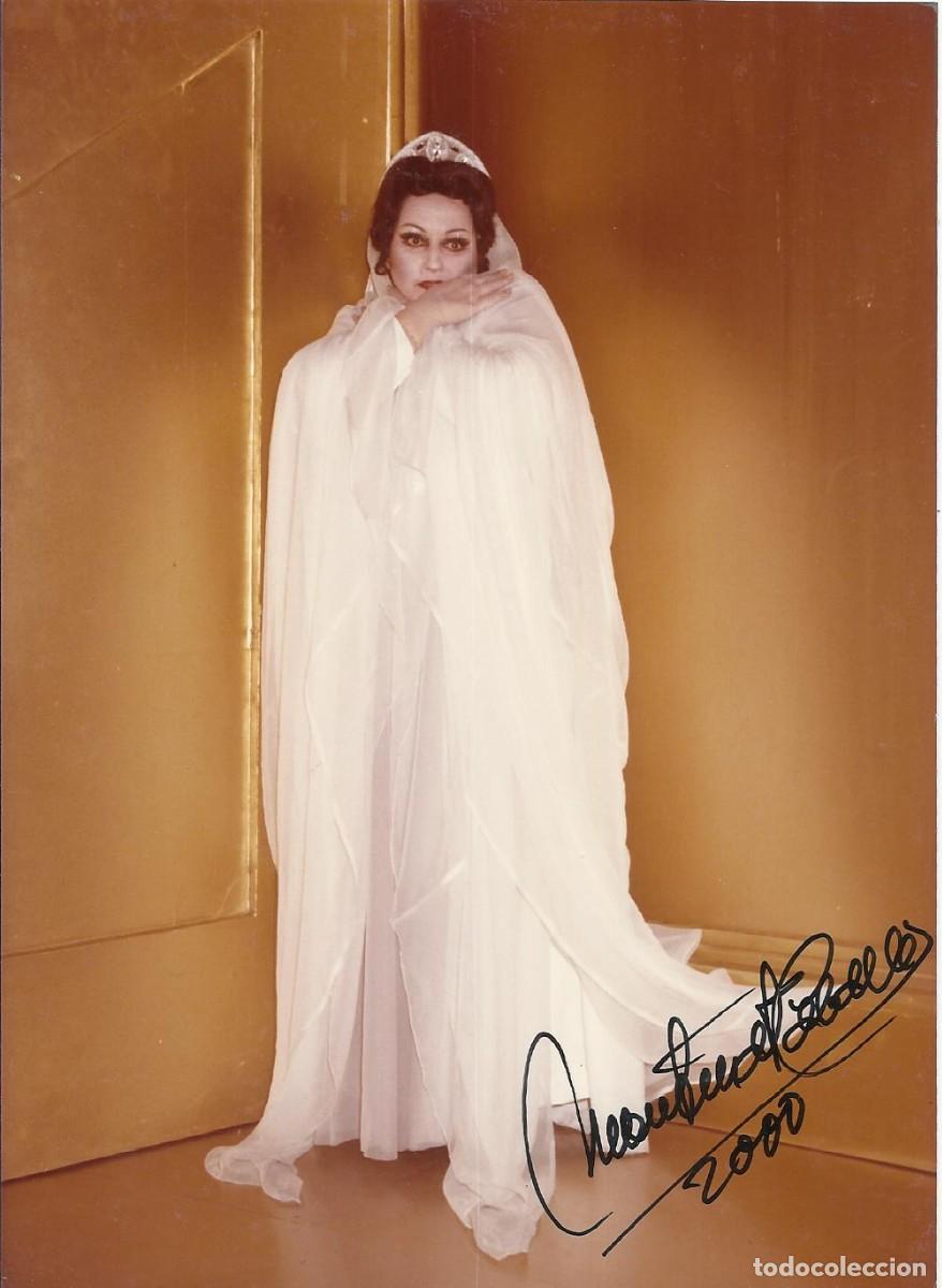 Aut&oacute;grafos antiguos de cantantes y m&uacute;sicos: Montserrat Caball&eacute;. Fotograf&iacute;a firmada. 2000. Diva. &Oacute;pera. Cantante. 17,5x12,5 cm.