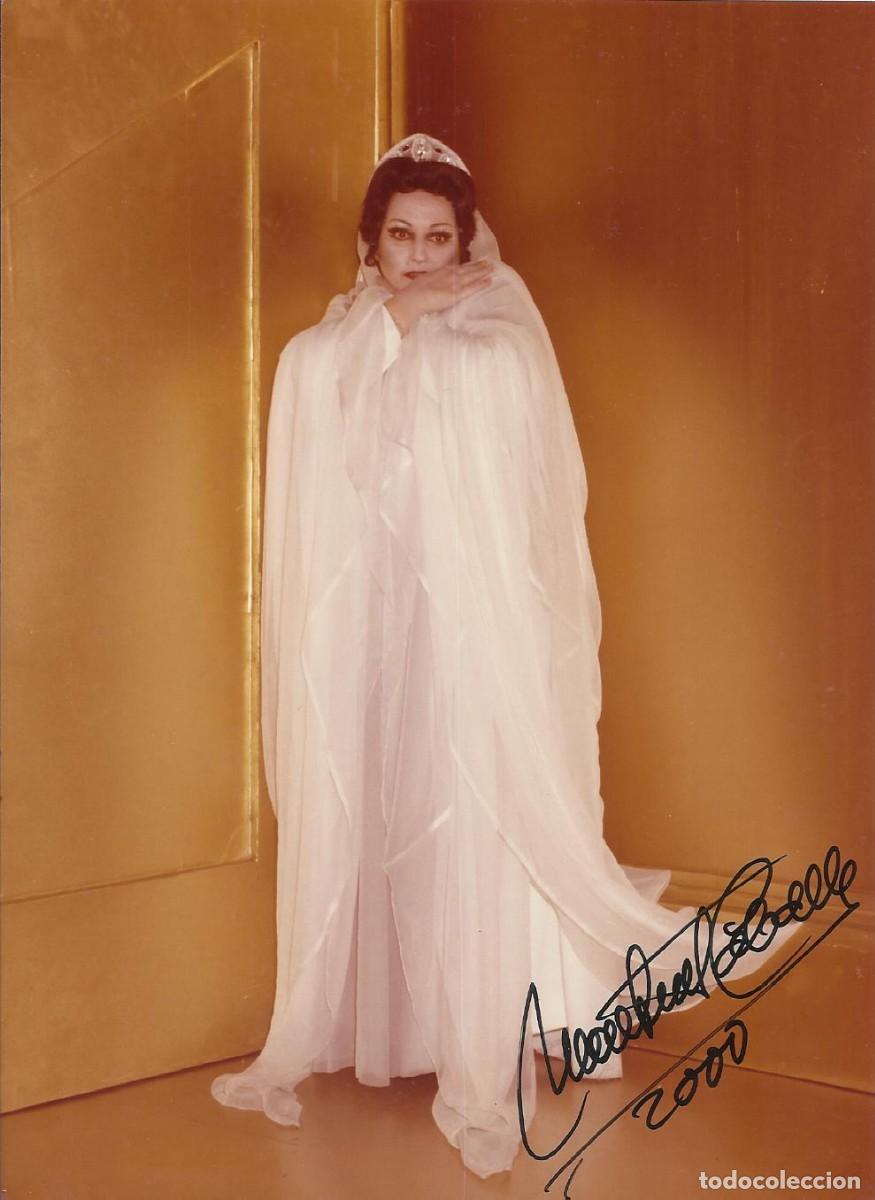 Aut&oacute;grafos antiguos de cantantes y m&uacute;sicos: Montserrat Caball&eacute;. Fotograf&iacute;a firmada. 2000. Diva. &Oacute;pera. Cantante. 17,5x12,5 cm.