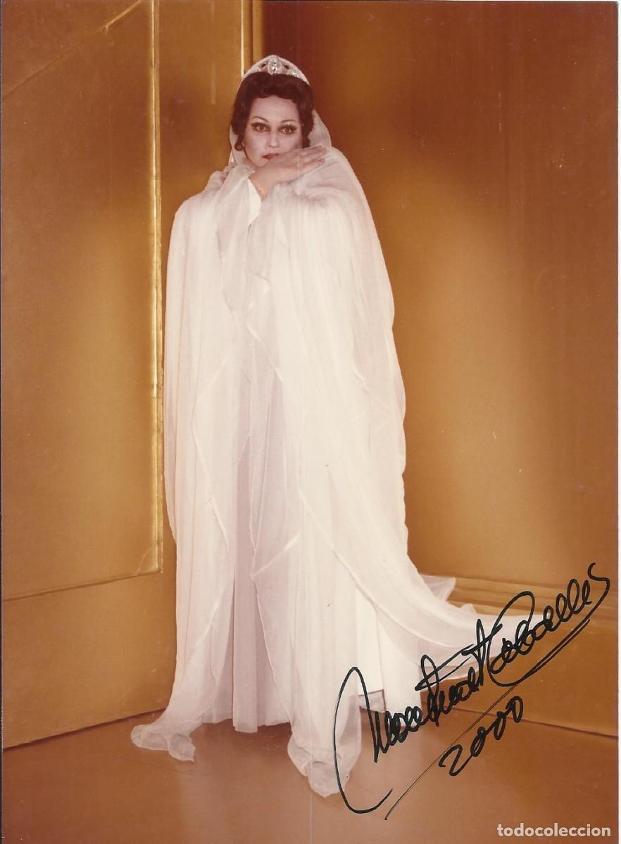 Aut&oacute;grafos antiguos de cantantes y m&uacute;sicos: Montserrat Caball&eacute;. Fotograf&iacute;a firmada. 2000. Diva. &Oacute;pera. Cantante. 17,5x12,5 cm.