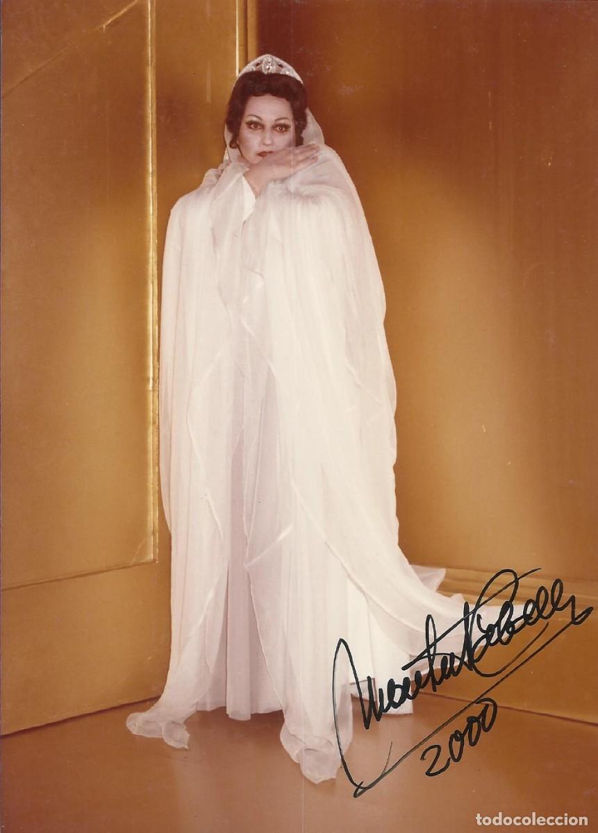 Aut&oacute;grafos antiguos de cantantes y m&uacute;sicos: Montserrat Caball&eacute;. Fotograf&iacute;a firmada. 2000. Diva. &Oacute;pera. Cantante. 17,5x12,5 cm.
