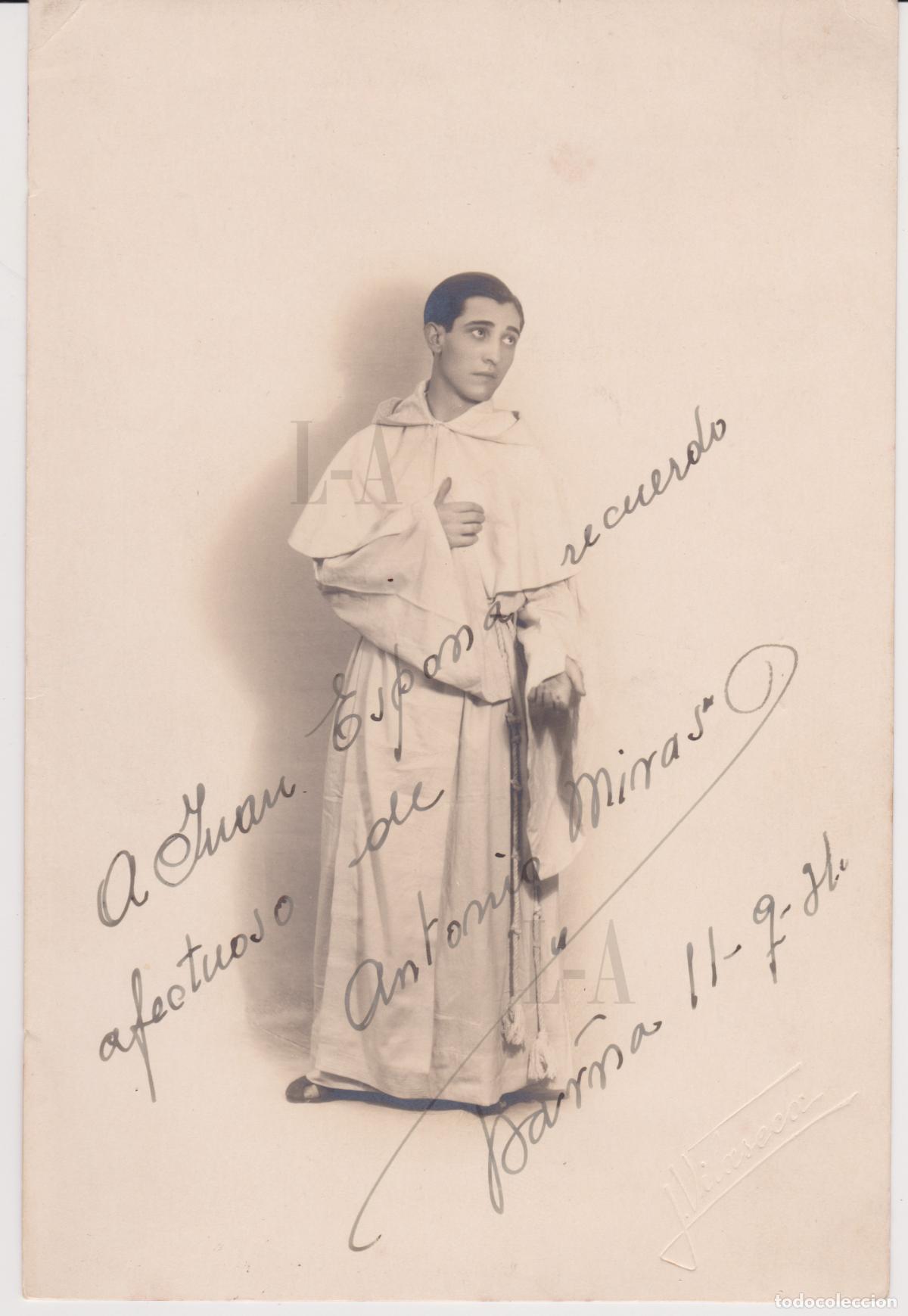 Aut&oacute;grafos antiguos de cantantes y m&uacute;sicos: Tenor Antonio Miras caracterizado, probablemente para zarzuela &rdquo;El hermano lobo&rdquo;. Aut&oacute;grafo