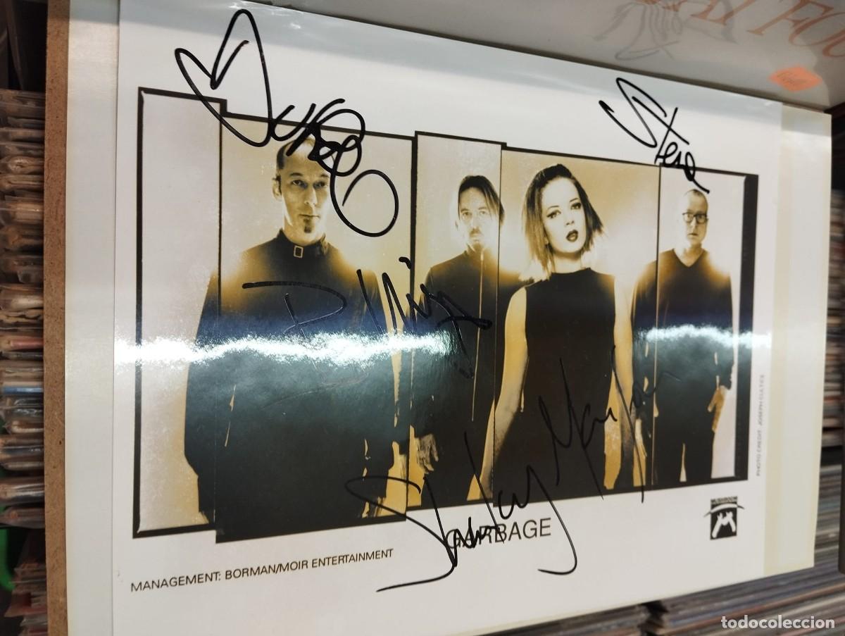 Aut&oacute;grafos antiguos de cantantes y m&uacute;sicos: GARBAGE - cuadro FIRMADO - - Foto 2