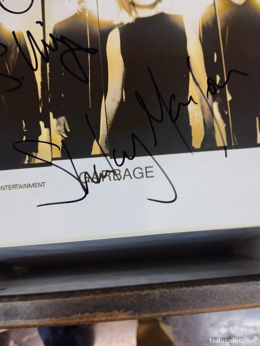 Aut&oacute;grafos antiguos de cantantes y m&uacute;sicos: GARBAGE - cuadro FIRMADO - - Foto 3