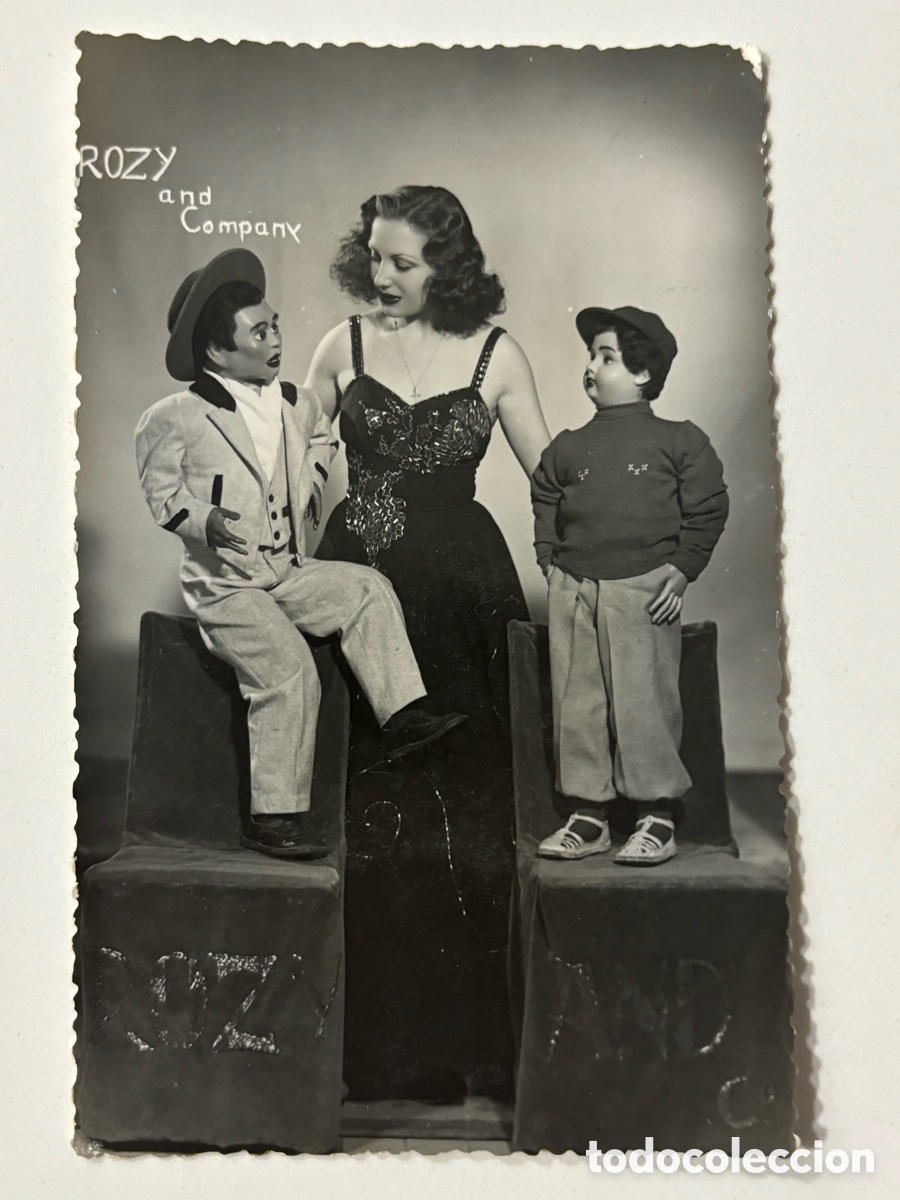 Aut&oacute;grafos antiguos de cantantes y m&uacute;sicos: Foto original con aut&oacute;grafo de la ventr&iacute;locua Rozy Rosy Bar&oacute;n con sus mu&ntilde;ecos