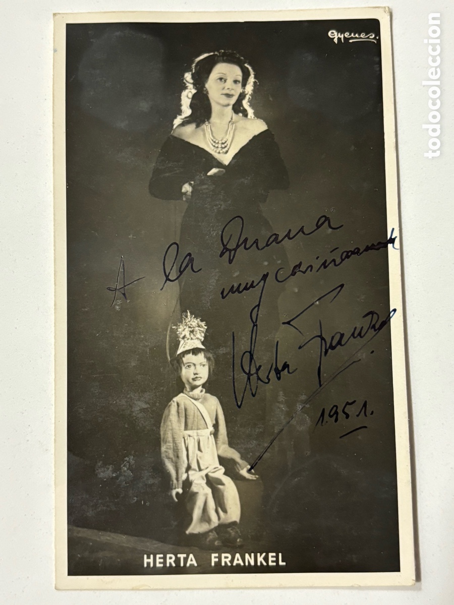 Aut&oacute;grafos antiguos de cantantes y m&uacute;sicos: Foto original con aut&oacute;grafo de Herta Frankel con marioneta 1951 foto Gyenes