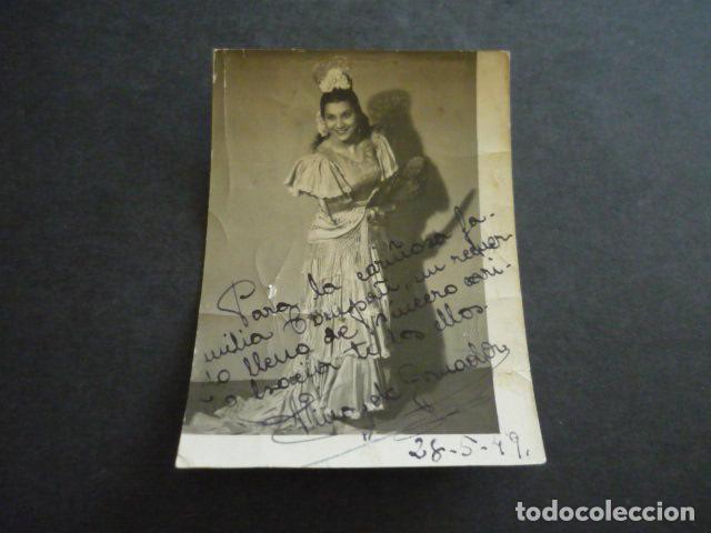 Aut&oacute;grafos antiguos de cantantes y m&uacute;sicos: FINA DE GRANADA CANTANTE ANTIGUA FOTOGRAFIA CON FIRMA AUTOGRAFA 12 X 8,5 CM