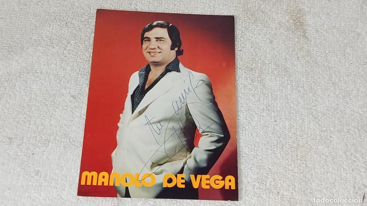 Aut&oacute;grafos antiguos de cantantes y m&uacute;sicos: ANTIGUA POSTAL CON AUTOGRAFO ORIGINAL DEL CANTANTE Y HUMORISTA MANOLO DE VEGA A&Ntilde;OS 60