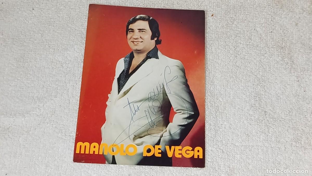 Aut&oacute;grafos antiguos de cantantes y m&uacute;sicos: ANTIGUA POSTAL CON AUTOGRAFO ORIGINAL DEL CANTANTE Y HUMORISTA MANOLO DE VEGA A&Ntilde;OS 60