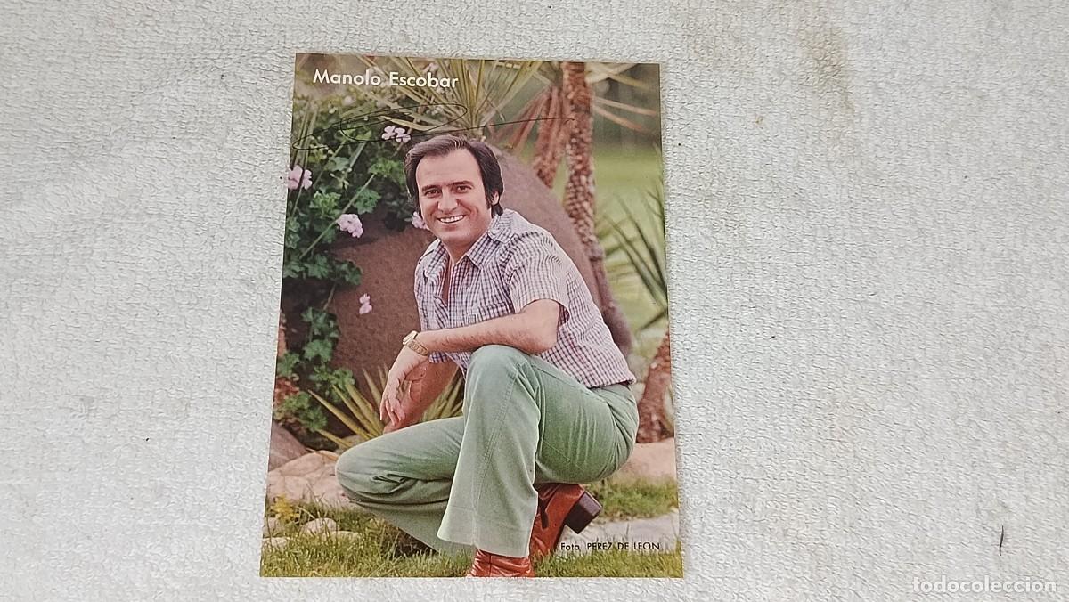 Aut&oacute;grafos antiguos de cantantes y m&uacute;sicos: ANTIGUA POSTAL CON AUTOGRAFO ORIGINAL DEL CANTANTE MANOLO ESCOBAR FOTO PEREZ LEON A&Ntilde;OS 70