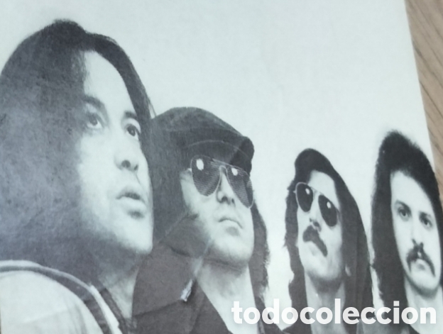 Aut&oacute;grafos antiguos de cantantes y m&uacute;sicos: Bar&oacute;n Rojo, 1981, firmas originales.