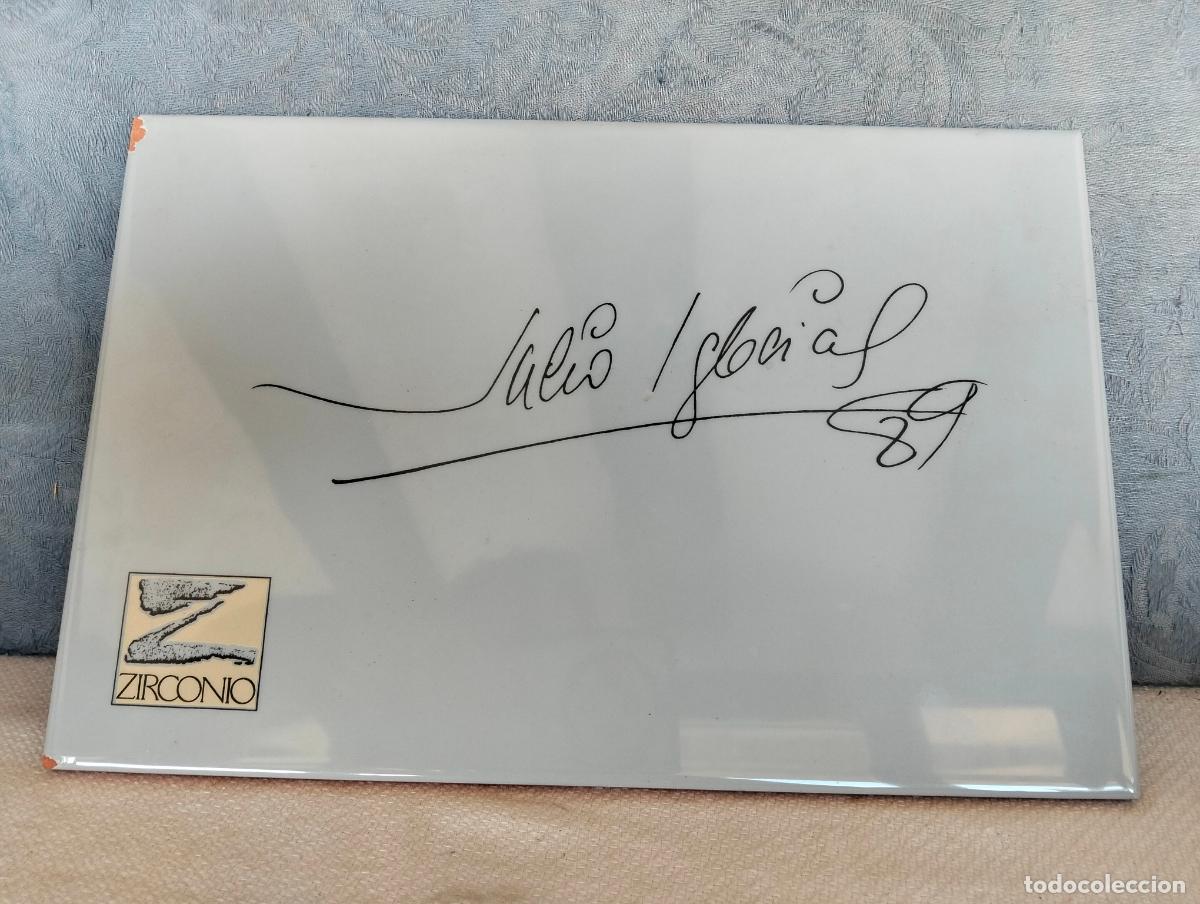 Aut&oacute;grafos de M&uacute;sica: Azulejo firmado edici&oacute;n limitada Julio Iglesias 89 firma aut&oacute;grafo 1989 zirconio gris azulado