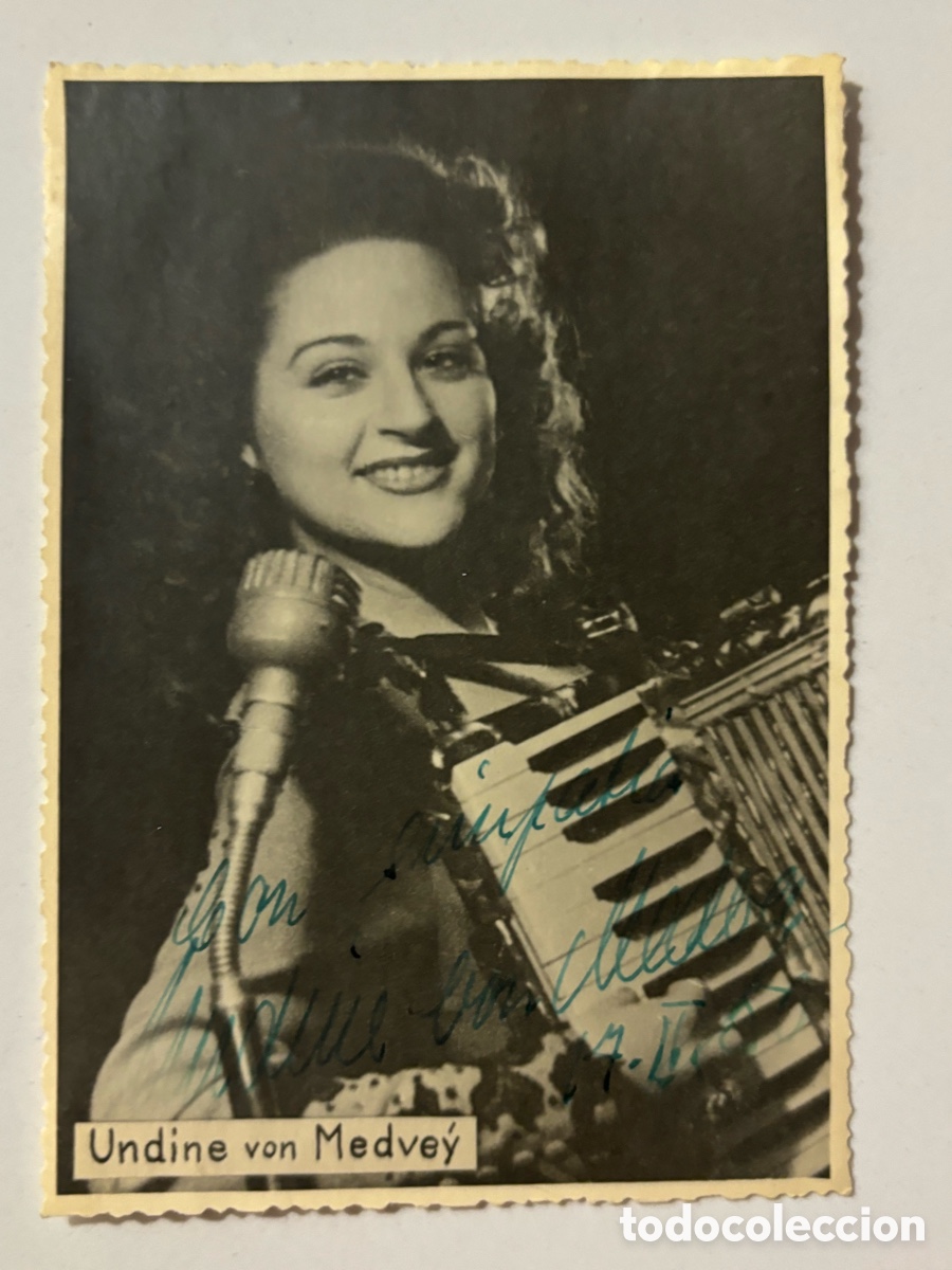 Music Autographs: Foto original de cantante con acorde&oacute;n