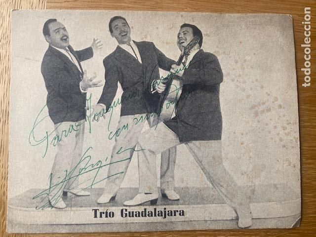 Aut&oacute;grafos antiguos de cantantes y m&uacute;sicos: Trio Guadalajara. Tarjeta de 16 x 12 cm. con autografo