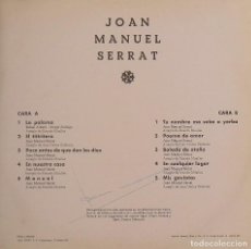 Autógrafos de Música : JOAN MANUEL SERRAT. DISCO FIRMA, AUTÓGRAFO ORIGINAL. ZÁFIRO. 1970. LA PALOMA. EL TIRITITERO.. Lote 341053163