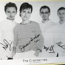 Autógrafos de Música: THE CRANBERRIES - FOTO ORIGINAL PROMOCIONAL DE SU OFICINA DE MANAGEMENT. Lote 359051100
