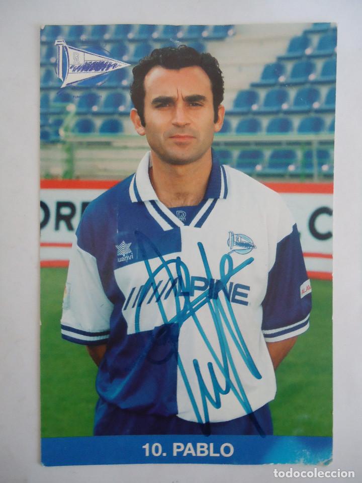 Sports collectibles: AUTOGRAFO DEL FUTBOLISTA DEL DEPORTIVO ALAVES PABLO SOBRE POSTAL DE SU RETRATO.