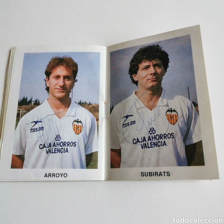 Coleccionismo deportivo: Libreto Plantilla Jugadores Valencia Club de Fútbol Temporada 1989-90 Firmada por varios jugadores - Foto 8 - 212082840