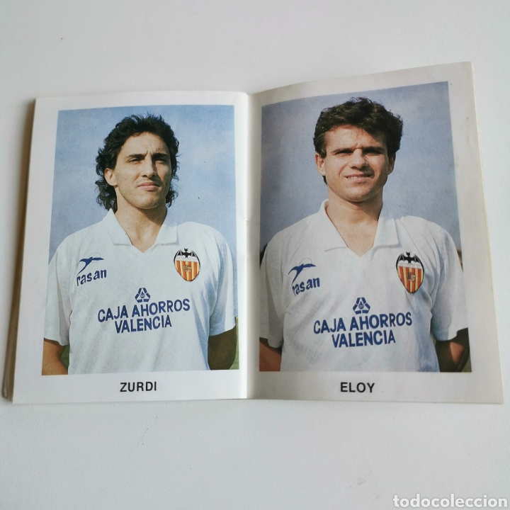 Coleccionismo deportivo: Libreto Plantilla Jugadores Valencia Club de Fútbol Temporada 1989-90 Firmada por varios jugadores - Foto 10 - 212082840