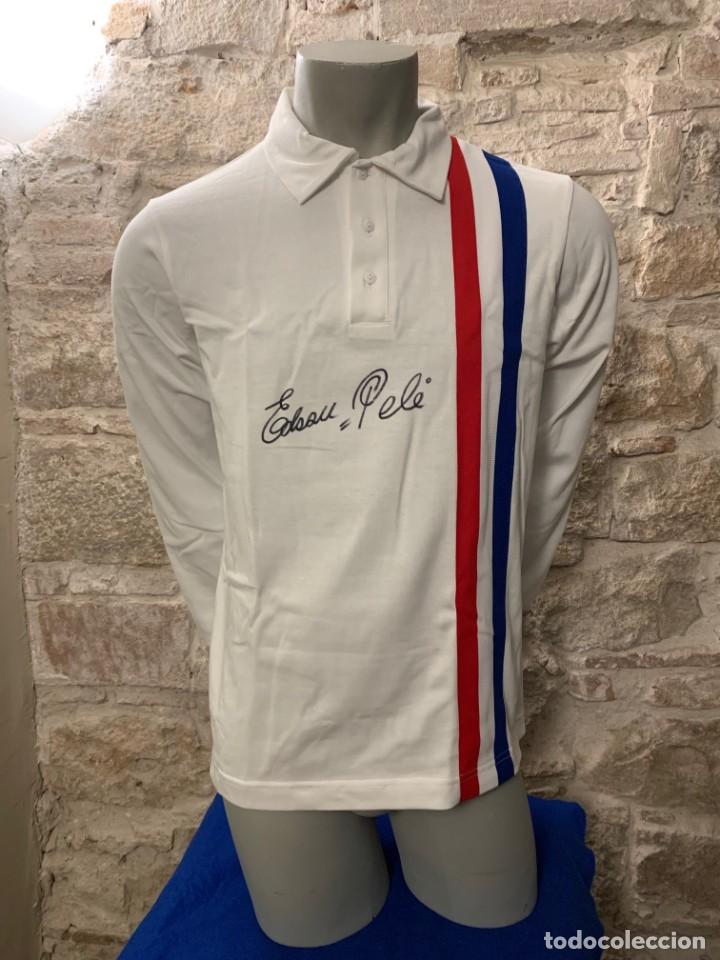 Sports collectibles: CAMISETA - EVASI&Oacute;N O VICTORIA - PEL&Eacute; FIRMADA