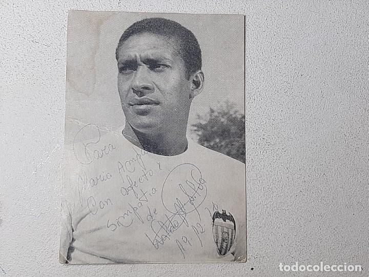 Sammelleidenschaft Sport: ANTIGUA FOTOGRAFIA POSTAL CROMO DE WALDO DA SILVA DEL VALENCIA C.F CON AUTOGRAFO ORIGINAL A&Ntilde;O 1970