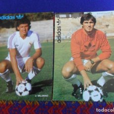 Coleccionismo deportivo: FOTO ADIDAS REAL MADRID AUTÓGRAFO ORIGINAL CARLOS ALONSO SANTILLANA. REGALO FOTO JORGE VALDANO.. Lote 319529518