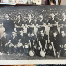 Coleccionismo deportivo: ANTIGUA FOTO FUTBOL CLUB BARCELONA - MEDIDA 24X18 CM. Lote 391189904