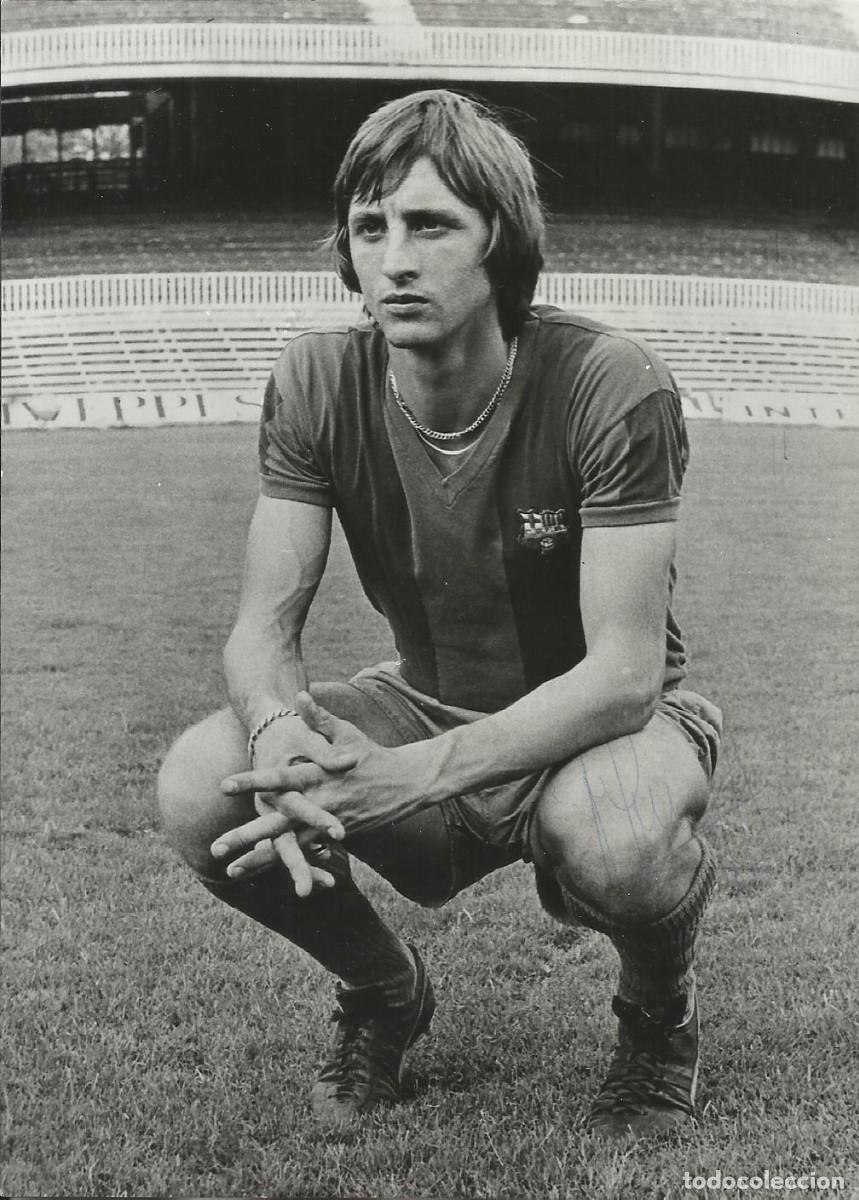 Coleccionismo deportivo: Johan Cruyff. Aut&oacute;grafo, autograph, firma. Hand signed. F. C. Barcelona. Fotograf&iacute;a. 18x13 cm. COA.