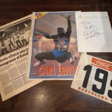 Coleccionismo deportivo: CARL LEWIS EXCLUSIVO LOTE, DORSAL, AUTÓGRAFO MANUSCRITO Y PRENSA OLIMPIADAS BCN 1992 (G)