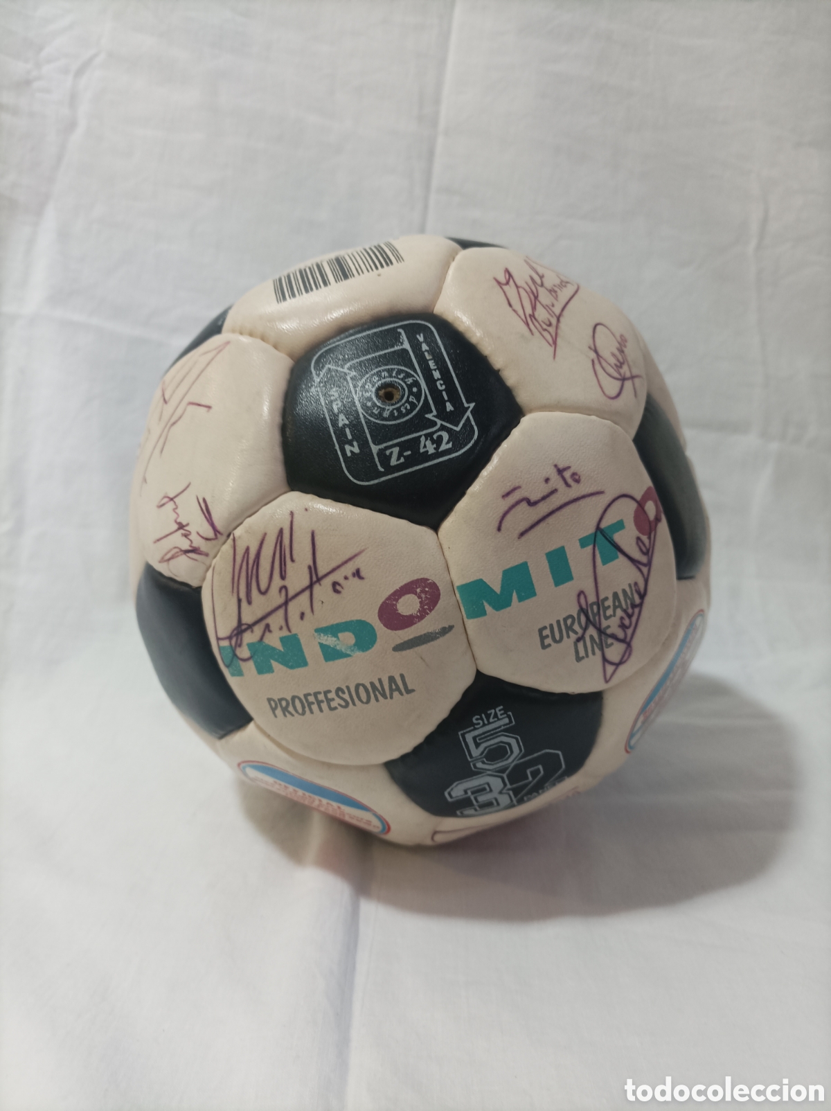 Coleccionismo deportivo: C. D Tenerife. Temporada 1996 97. Bal&oacute;n IND&Oacute;MITO. Firmado por los jugadores. Aut&oacute;grafos.original.