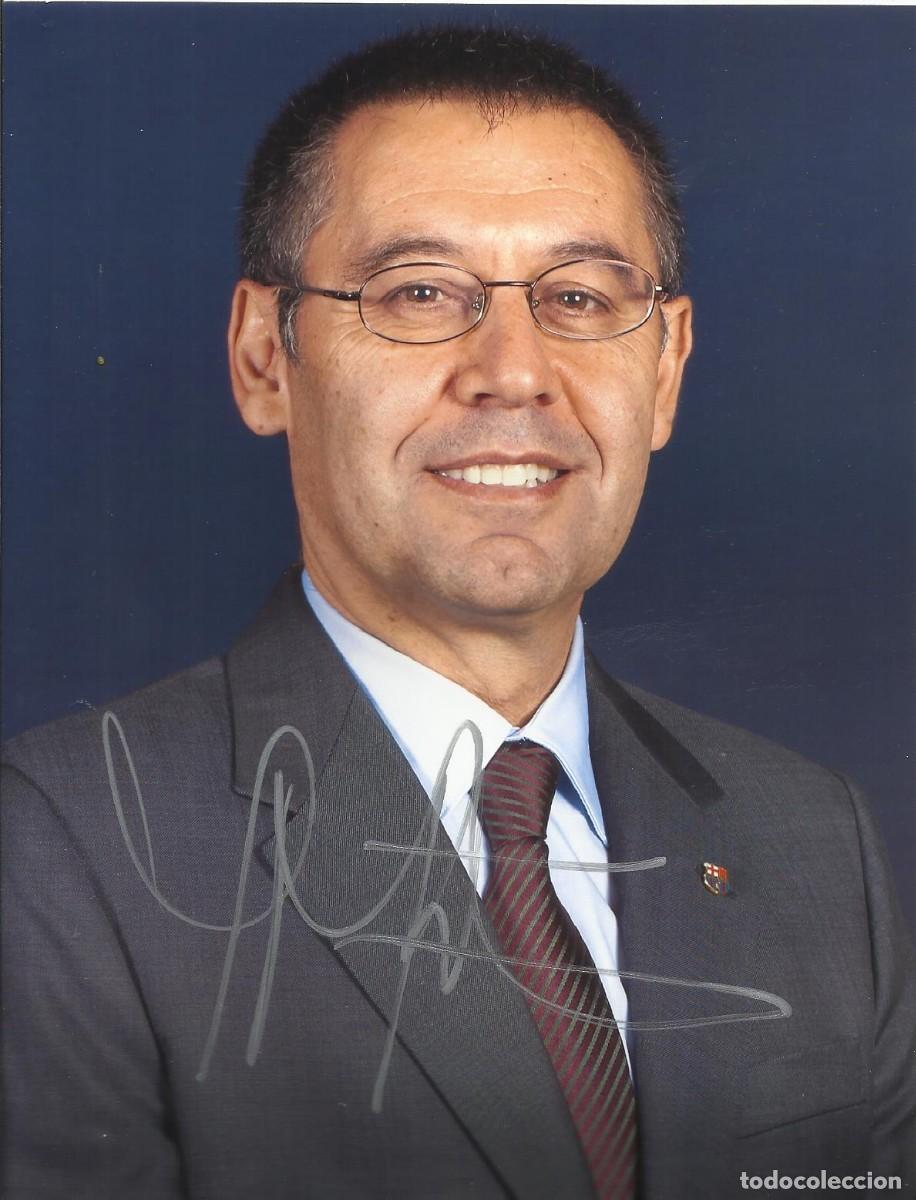 Coleccionismo deportivo: Josep Maria Bartomeu. Presidente F. C. Barcelona (2014-2020). Fotograf&iacute;a firmada. F&uacute;tbol. 2015.