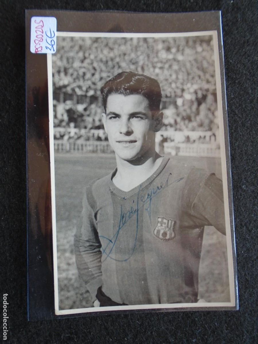 Coleccionismo deportivo: (PS-80205)POSTAL FOTOGRAFICA CON AUTOGRAFO DE SEGUER C.F.BARCELONA A&Ntilde;OS 40-50
