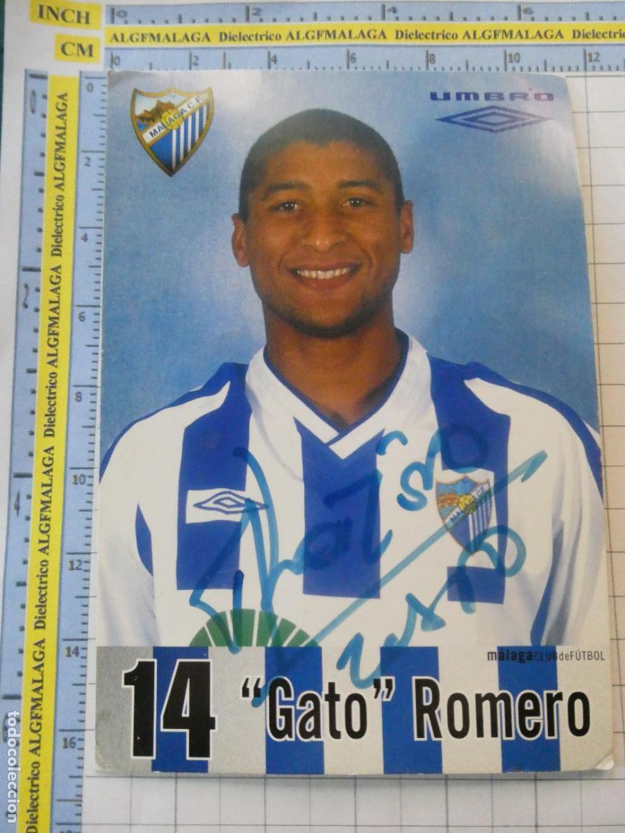 Coleccionismo deportivo: TARJETA FOTO POSTAL M&Aacute;LAGA CLUB DE F&Uacute;TBOL. EL GATO ROMERO CON FIRMA AUT&Oacute;GRAFO. 2436