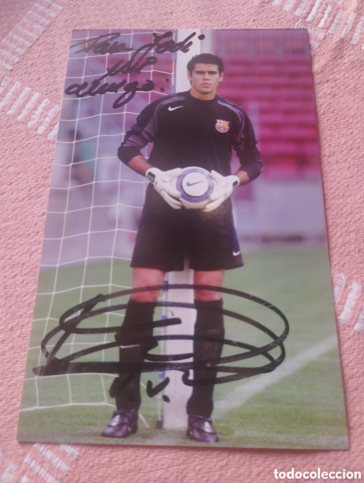 Coleccionismo deportivo: Postal original del FCB del jugador Victor Vald&eacute;s con autografi
