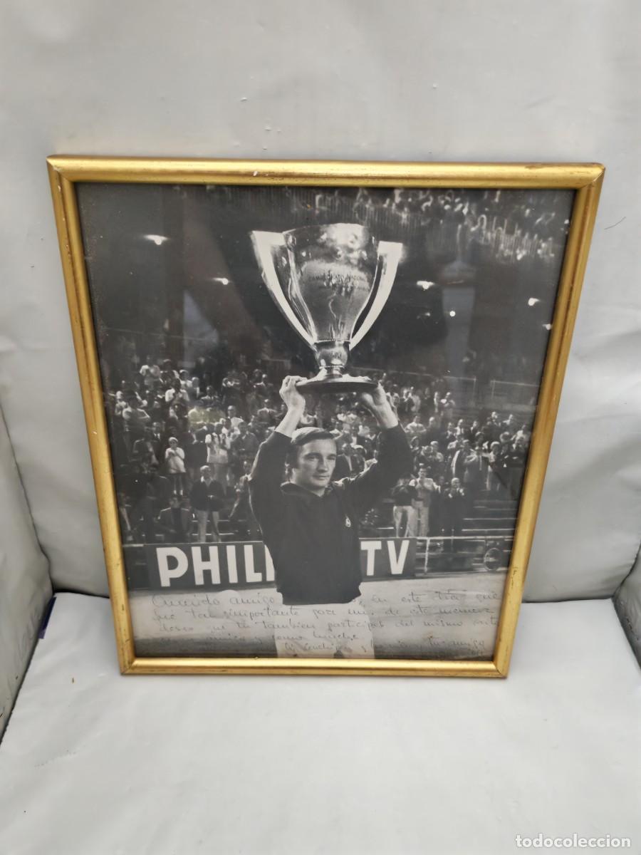 Coleccionismo deportivo: Cuadro con foto levantando la Copa de Campe&oacute;n de Liga con el Real Madrid (CON FIRMA DE IGNACIO ZOCO)