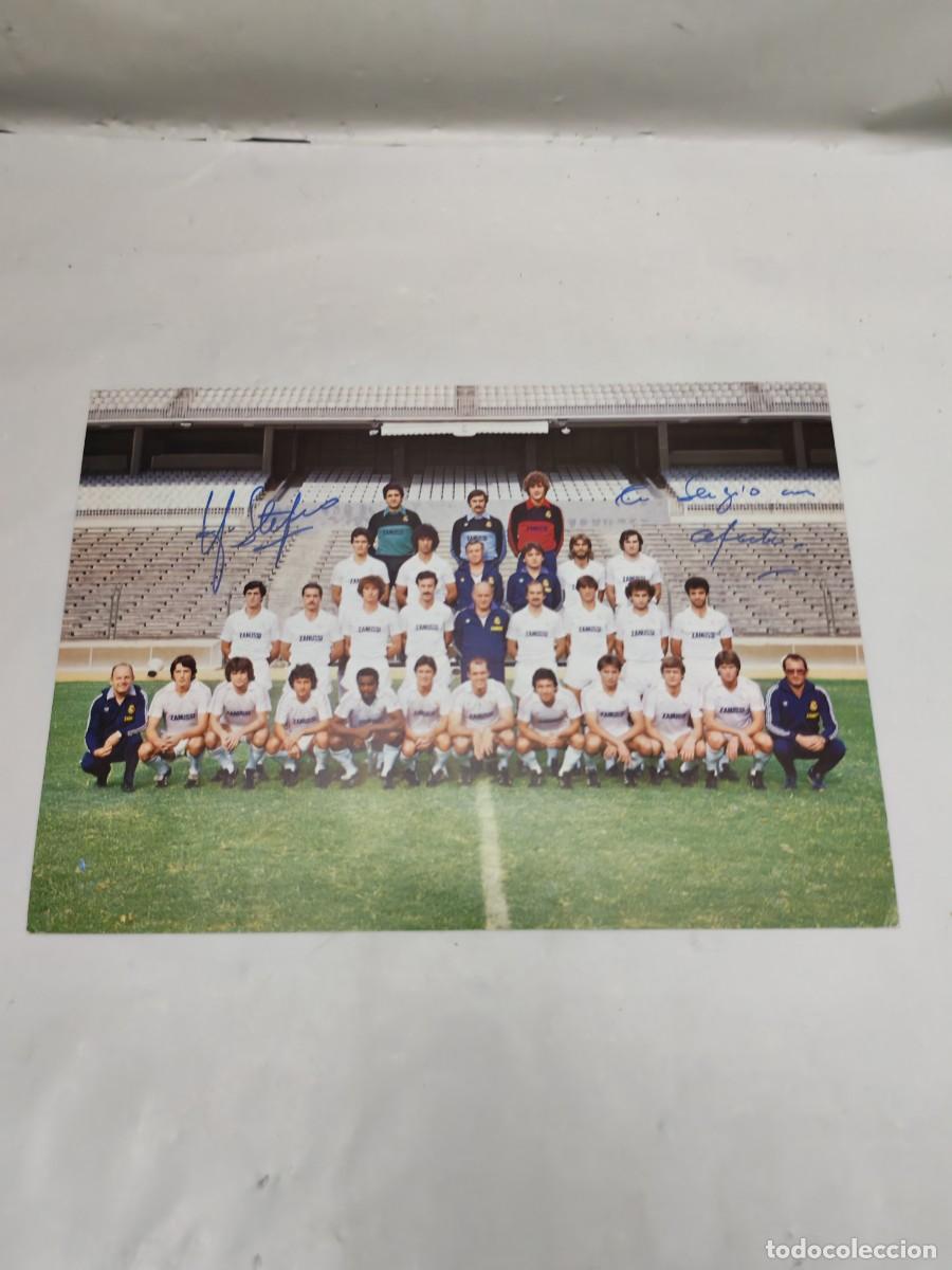 Coleccionismo deportivo: Tarjet&oacute;n mini p&oacute;ster Oficial con la plantilla R. Madrid 1982-1983, FIRMADO por Alfredo Di Stefano