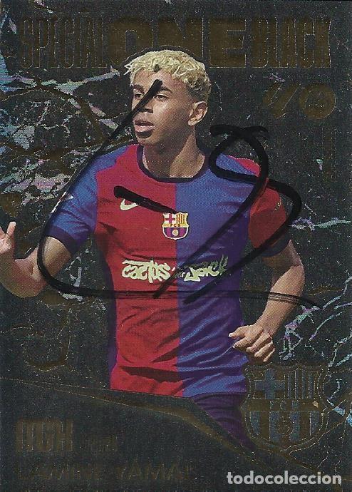 Coleccionismo deportivo: Lamine Yamal. Aut&oacute;grafo, autograph, firma. F. C. Barcelona. F&uacute;tbol. En cromo. Con COA. 9x6,5 cm.