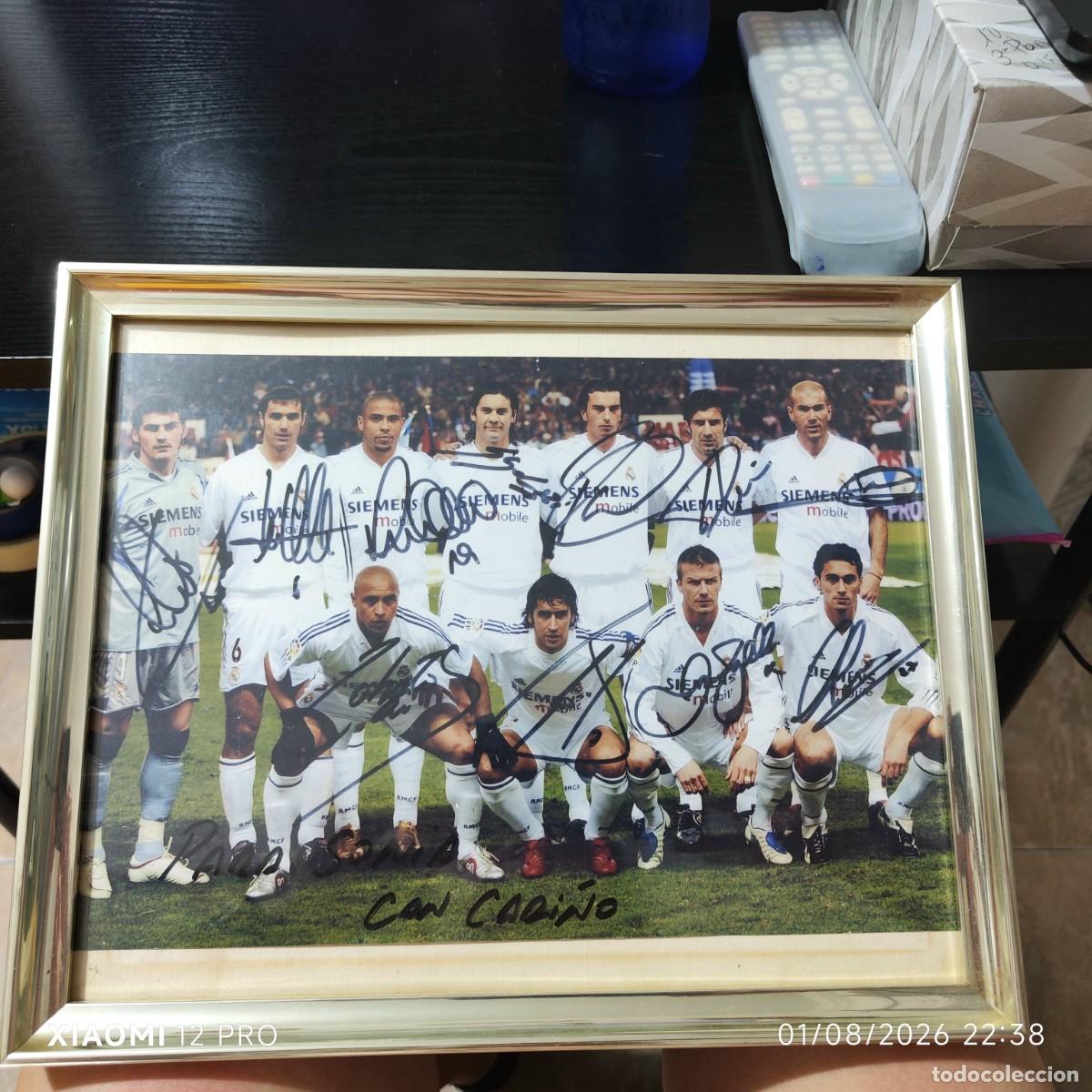 Coleccionismo deportivo: Foto Real Madrid de los gal&aacute;cticos firmada y en muy buen estado.Las firmas se ven muy bien