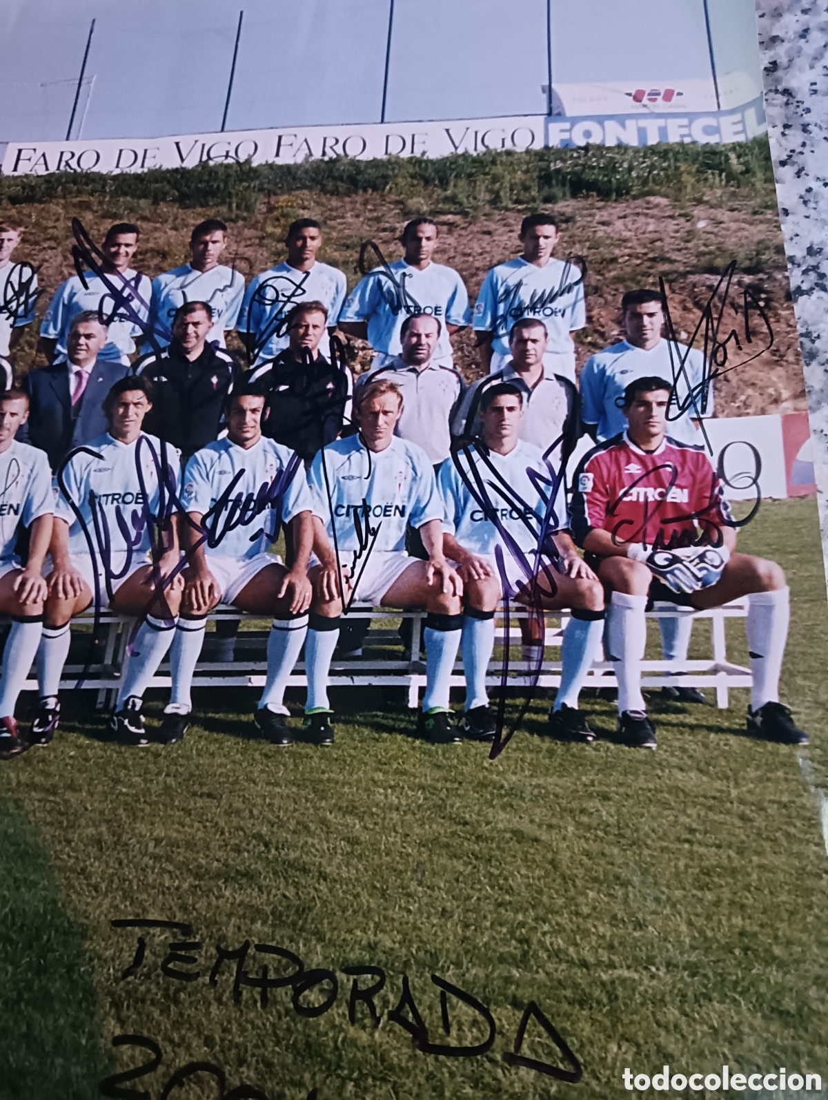 Coleccionismo deportivo: P&oacute;ster Celta Vigo firmado por los jugadores