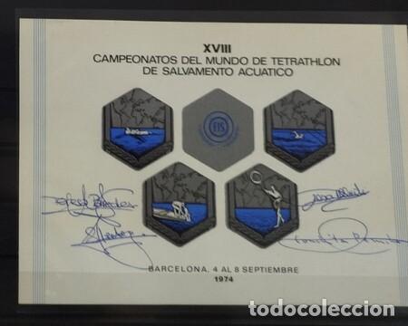 Coleccionismo deportivo: Hoja Recuerdo del Campeonato de Tetrahlon de 1974 con los aut&oacute;grafos del equipo femenino ganador.
