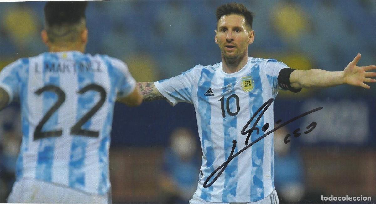 Coleccionismo deportivo: Leo Messi. Aut&oacute;grafo, firma original, autograph. Argentina. 16x29 cm. F&uacute;tbol. Fotograf&iacute;a. COA.