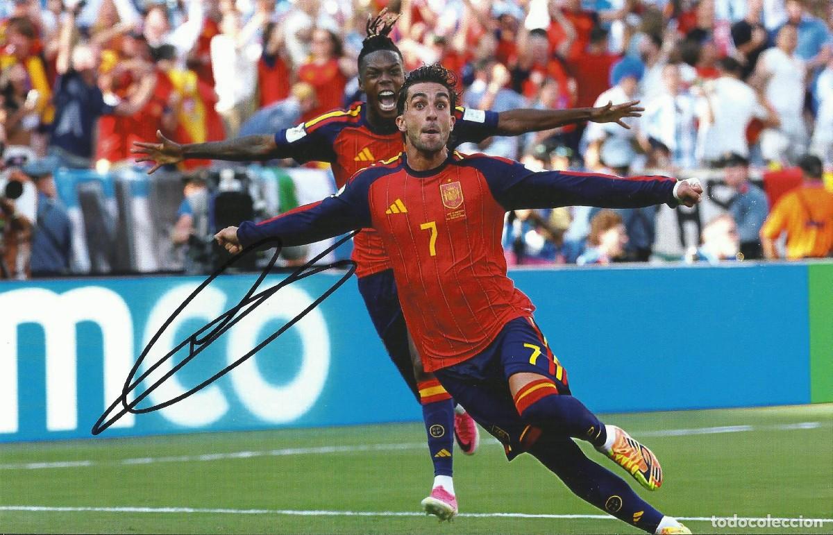 Coleccionismo deportivo: Ferran Torres. Aut&oacute;grafo, autograph, firma. Espa&ntilde;a. F&uacute;tbol. Fotograf&iacute;a. 18x28 cm. Con COA.