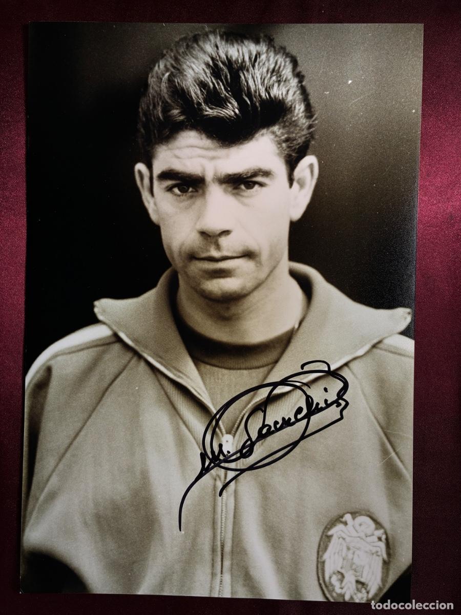 Coleccionismo deportivo: Aut&oacute;grafo original MANUEL SANCH&Iacute;S (&dagger;2017)-futbolista espa&ntilde;ol-Foto 30x20cm firmada-difunto