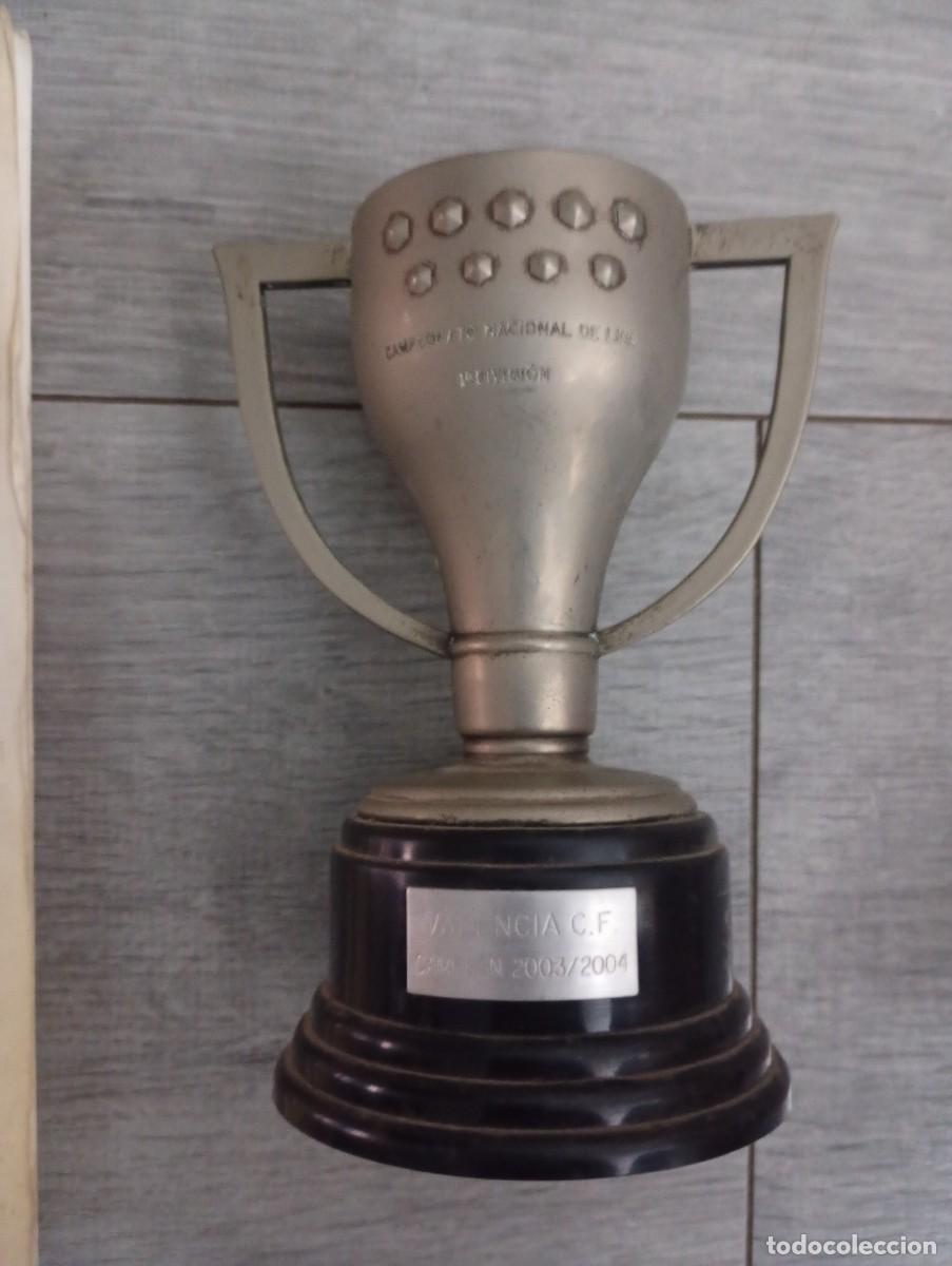Coleccionismo deportivo: Copa Liga 03-04 Valencia CF y Libro Historia - Foto 2