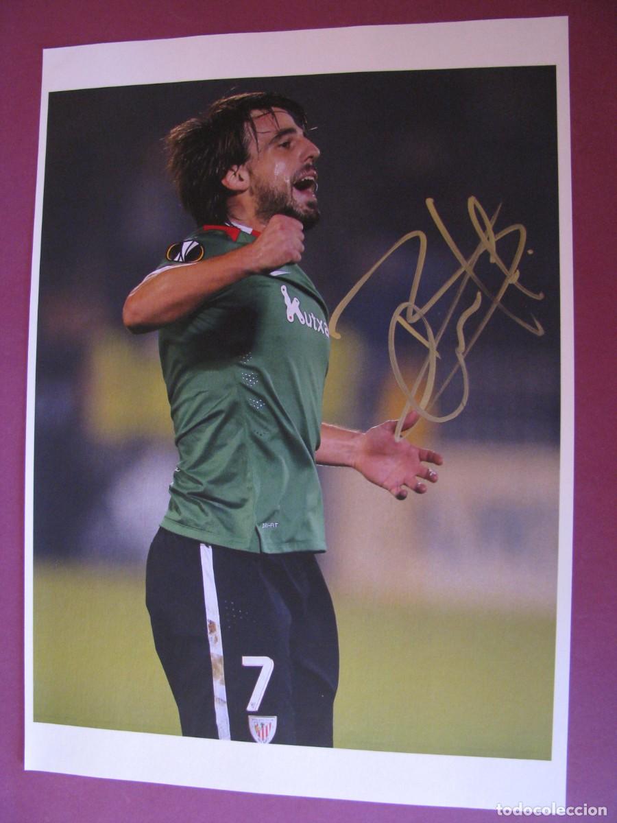 Coleccionismo deportivo: LAMINA CON AUTOGRAFO ORIGINAL A MANO DEL JUGADOR DE FUTBOL BE&Ntilde;AT ETXEBARRIA. ATHLETIC BILBAO.