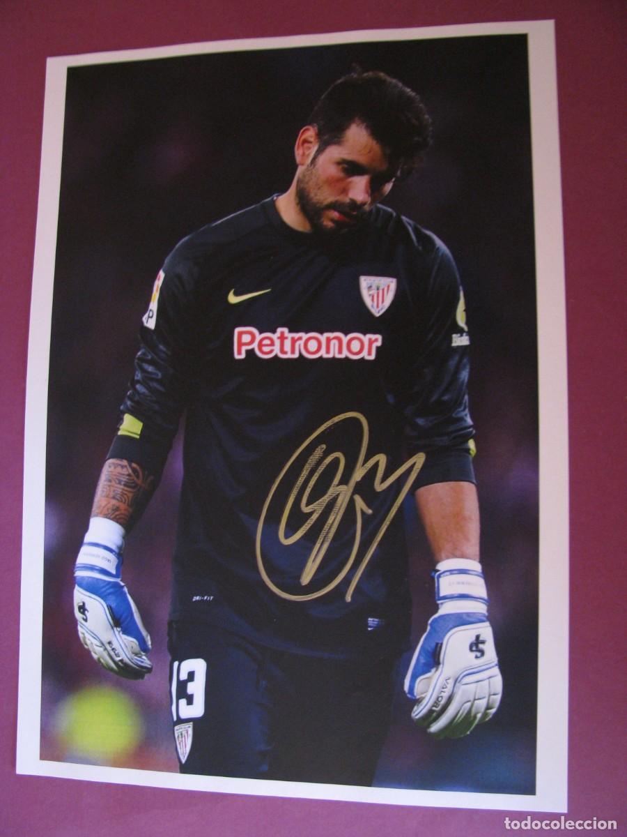 Coleccionismo deportivo: LAMINA CON AUTOGRAFO ORIGINAL A MANO DEL JUGADOR DE FUTBOL IAGO HERRERIN. ATHLETIC BILBAO.