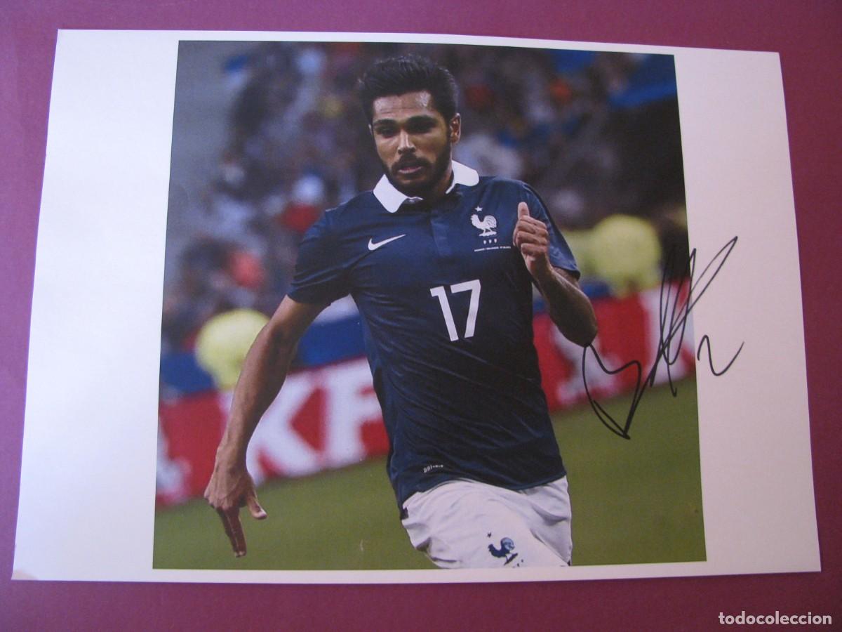 Coleccionismo deportivo: LAMINA CON AUTOGRAFO ORIGINAL A MANO DEL JUGADOR DE FUTBOL BENOIT TREMOULINAS. SELECCION FRANCIA